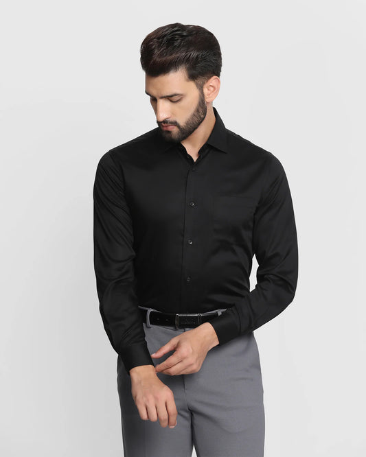 Solid formal shirt in black