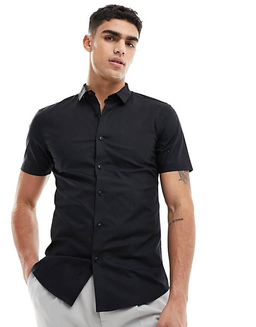 Short sleeve muscle fit poplin shirt in black